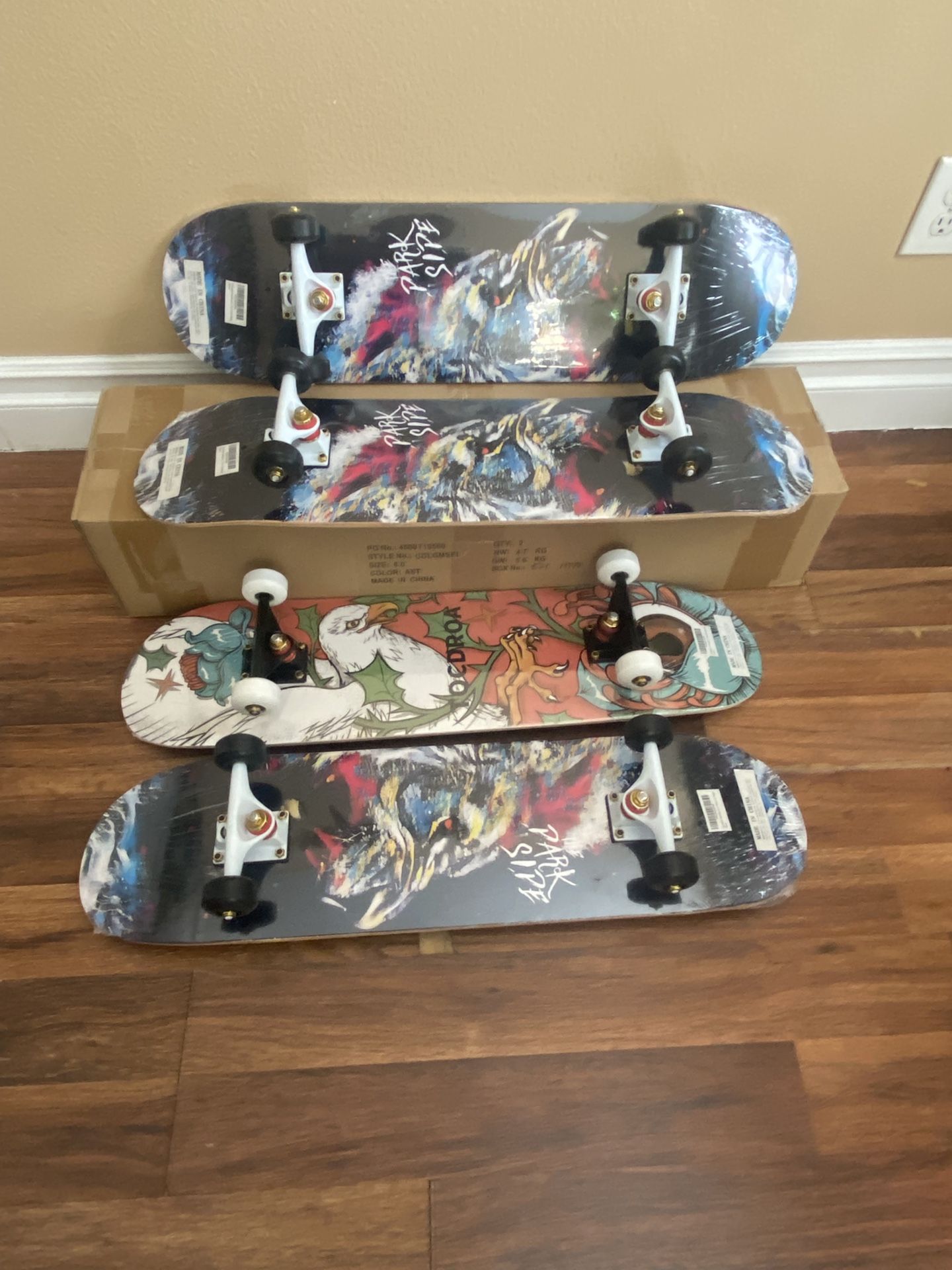 BRAND NEW SKATEBOARD SIZE 8 BRAND NEW ππ