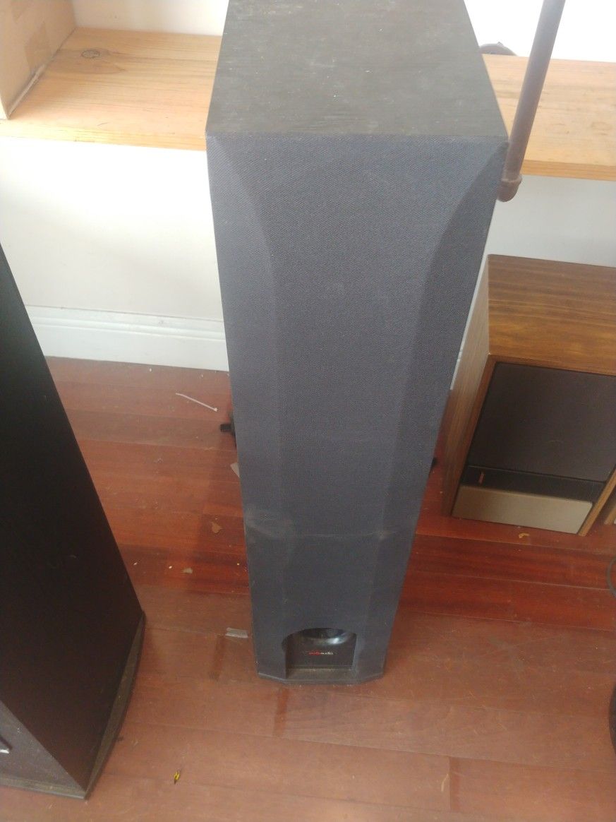 2 Polk audio , Work Great