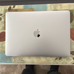 MacBook Pro 13”  (2017)