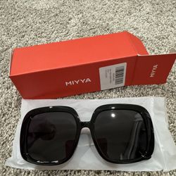 Oversized Sunglasses 😎 