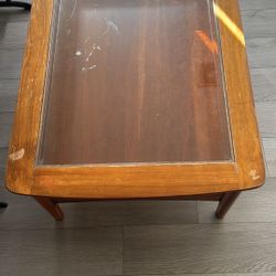 Table for Free! Available for Immediate Pick Up.