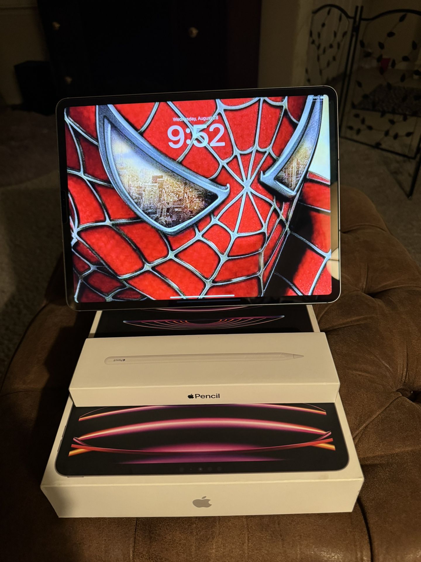 iPad Pro 6th Generation 12.9” 256gb WiFi+Cellular Unlocked