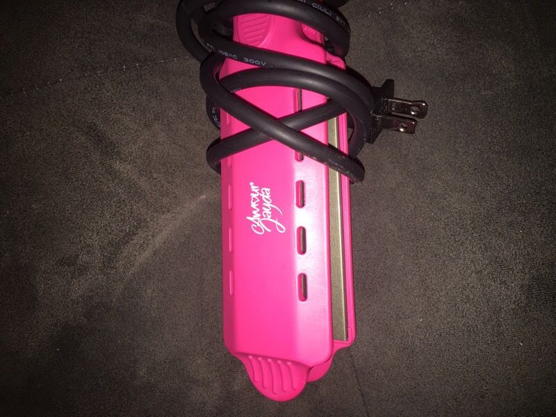 Amour Jayda Pink Flat Iron Straightener