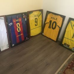 Christiano Ronaldo, Neymar, Pele, Ronaldinho , Ronaldo, Floyd Mayweather Signed Jersey And Trunks Authentic 100%