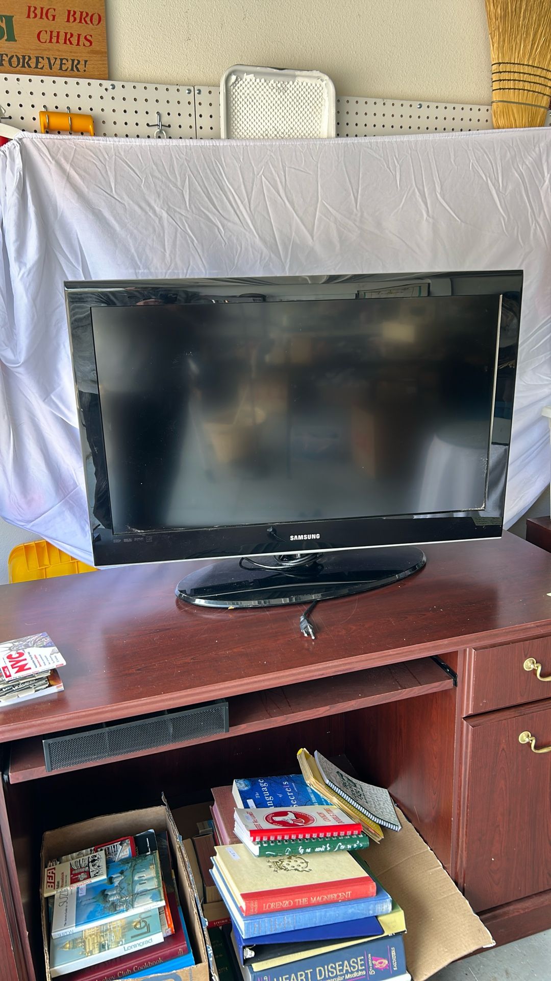 37” Samsung TV