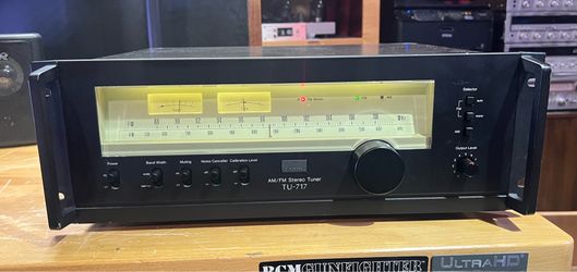 Sansui TU-717 classic vintage AM/FM stereo tuner with rack handle, working condition
