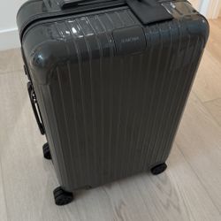 Rimowa Check-in M Luggage