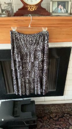 Leopard print pleated skirt-(size small)- silky polyester