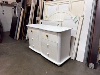 Chest of drawers $130