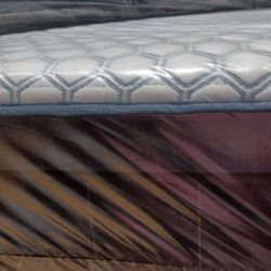 Brand New King Size Brooklyn Pilllowtop Mattress and Box Spring Free Delivery 