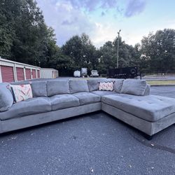 American Signature Sectional ( Delivery Available ) 