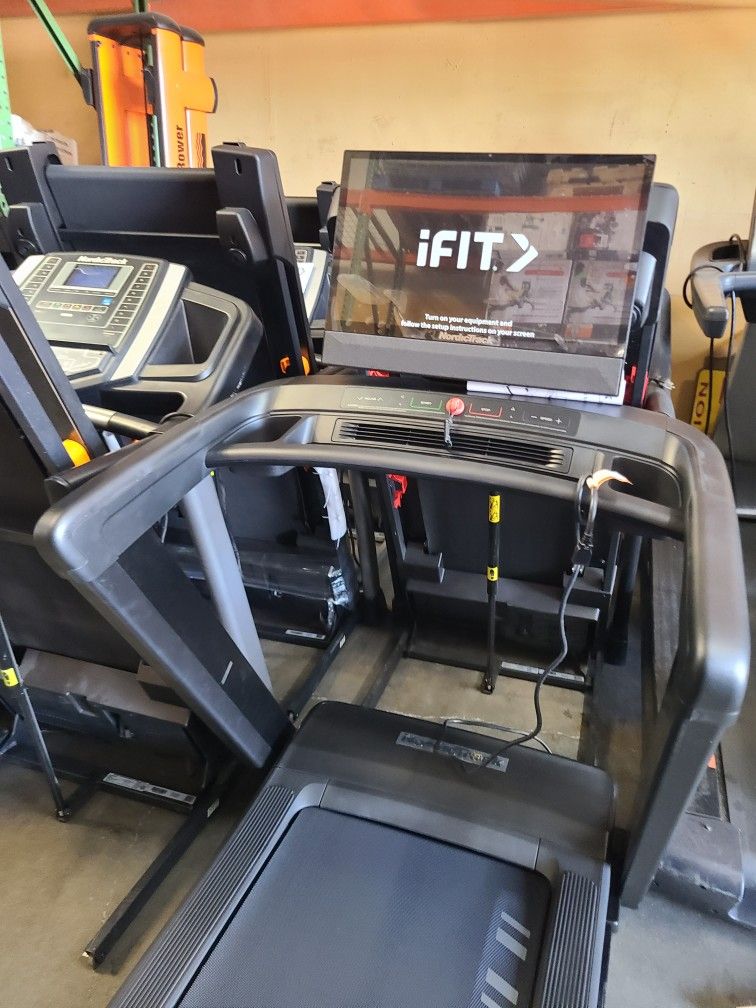 2025 Model Nordictrack Commercial 2450 Treadmill - 12% incline 12mph max speed- 22" belt