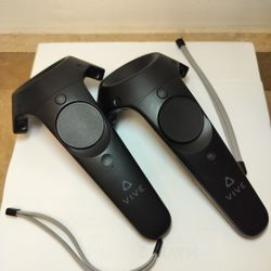 Rare Mint Condition HTC Vive Controller Pair (Model 2PR7100) - Fully Charged - Includes Cable & Brick