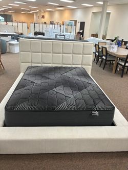 Brand New Luxury Queen Bed with Queen Mattress / Cama Queen de Lujo con Colchon Queen