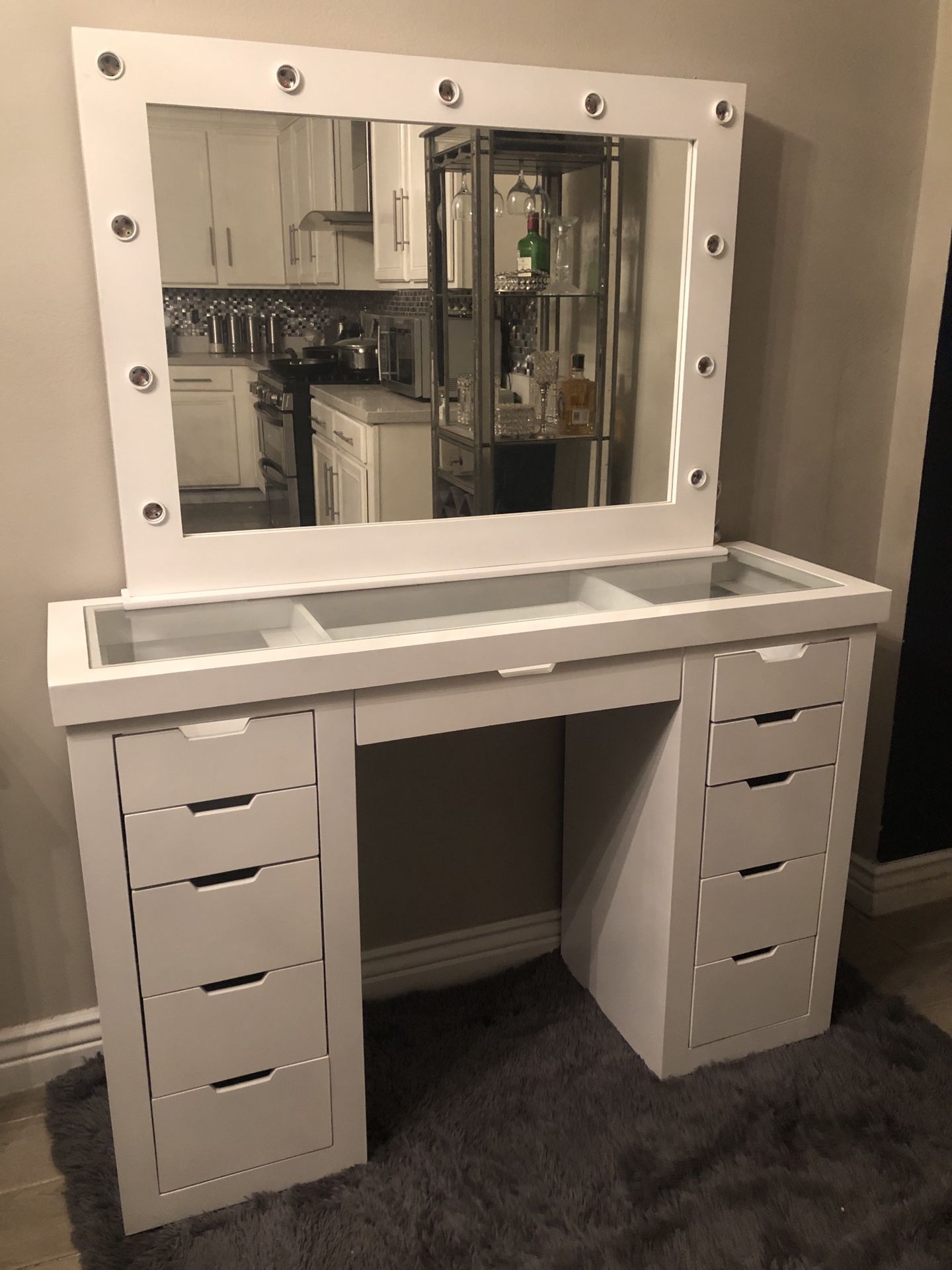 Vanity desk with mirror