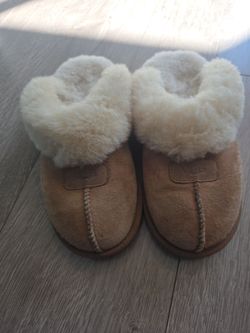 Womens uggs size 5