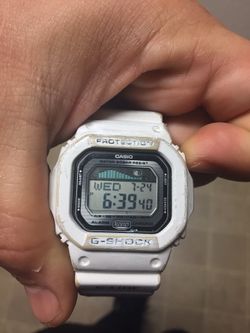 Casio g shock white use water resiste , touch solar