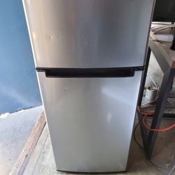 Magic Chef Mini Fridge 