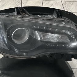 Chrysler 300 Right Headlight 