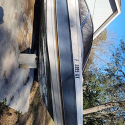 1989 Bayliner Capri Cuddy Cabin