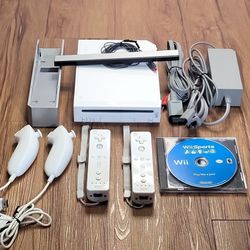 Nintendo Wii Console with 2 Controllers RVL-001 Gamecube Compatible