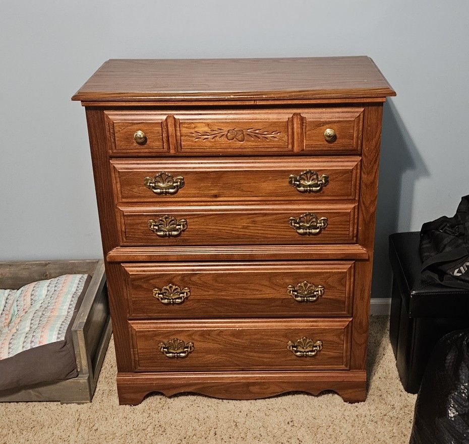 Matching Dresser and Chest of Drawers