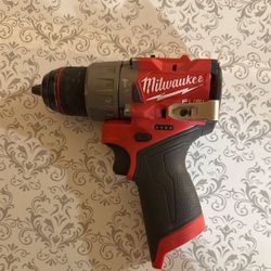Milwaukee hammer Drill fuel 12 volt