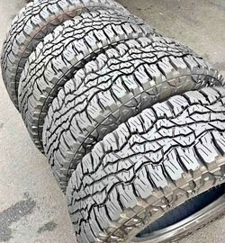 275 70 18 Goodyear tires Con Excelente calidad Las 4