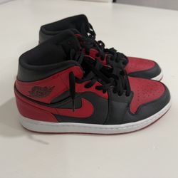 Jordan 1 mid “Bred”
