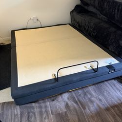 adjustable Queen Tempur- PEDIC. TEMPUR Ergo Smart Base Powered by Sleep-tracker.