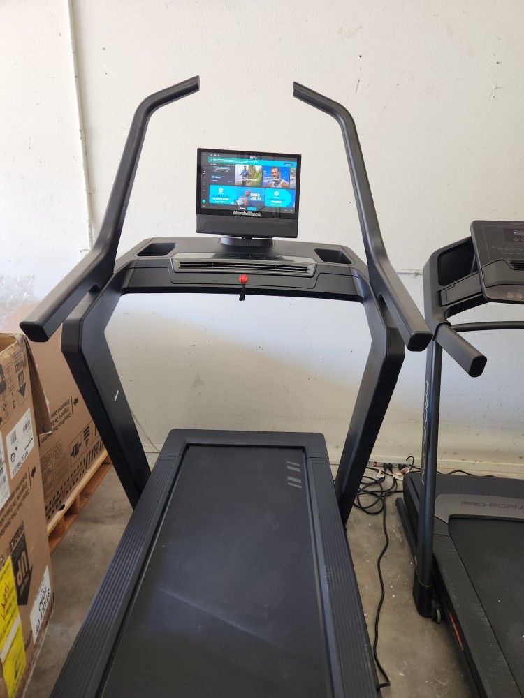 Nordictrack X16 incline trainer Treadmill- 40% incline - 2000$