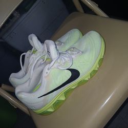 Size 9 Women's Nike Shoes 