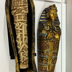 Egyptian Decoration Of King Tut