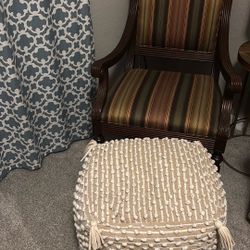 Vintage Accent Chair + Textured Pouf Set – Cozy & Stylish!