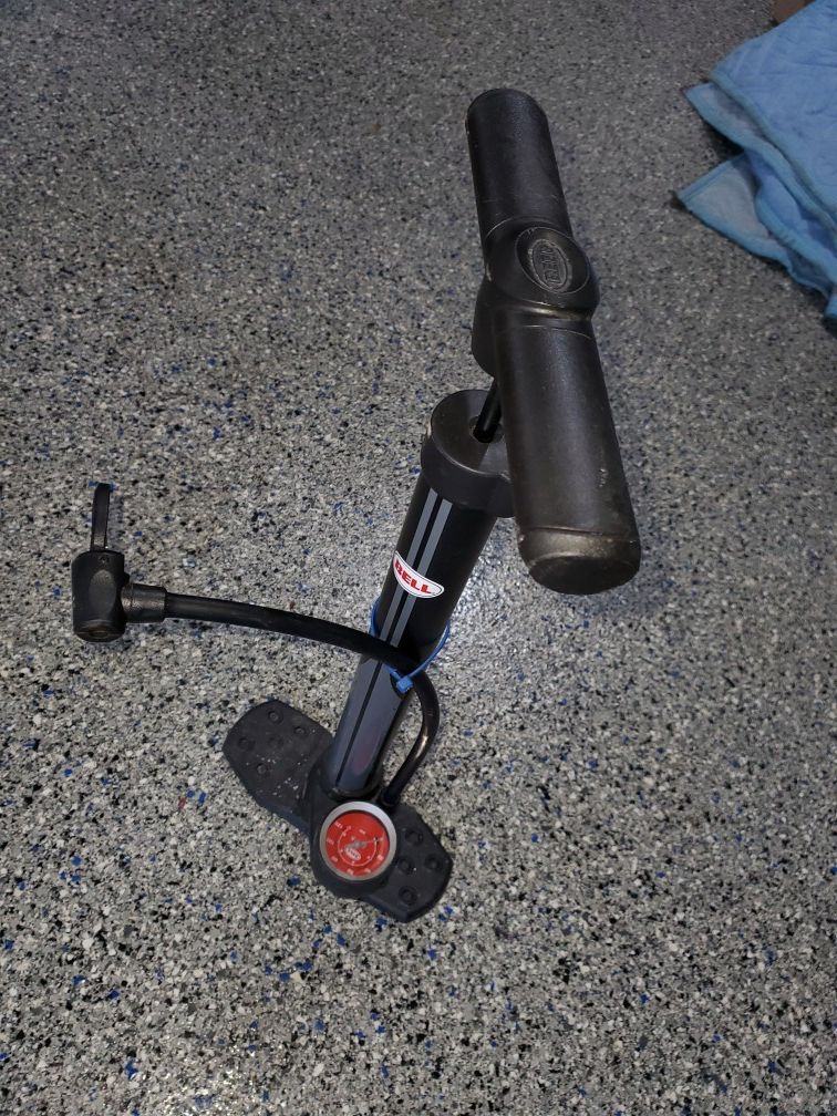 Tire pump