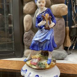 Capodimonte Statue Of A Girl