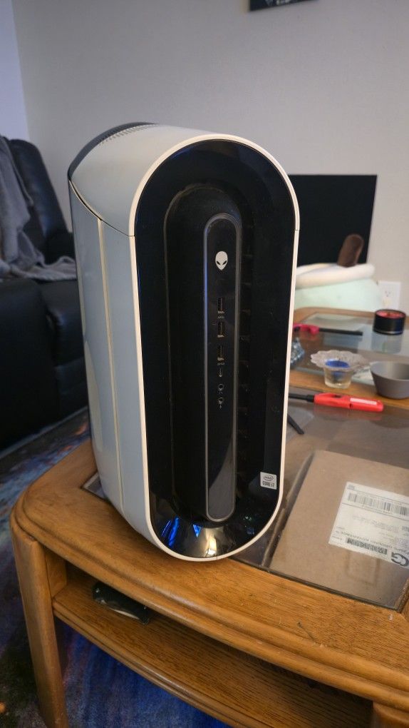 Alienware Aurora R11 Gaming PC (RTX 2080ti, Intel I7-10700KF)