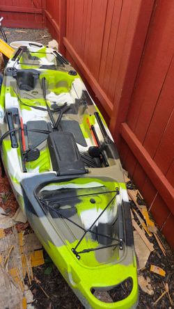 10.8' Feelfree kayak /Lure 10 V2/ great condition