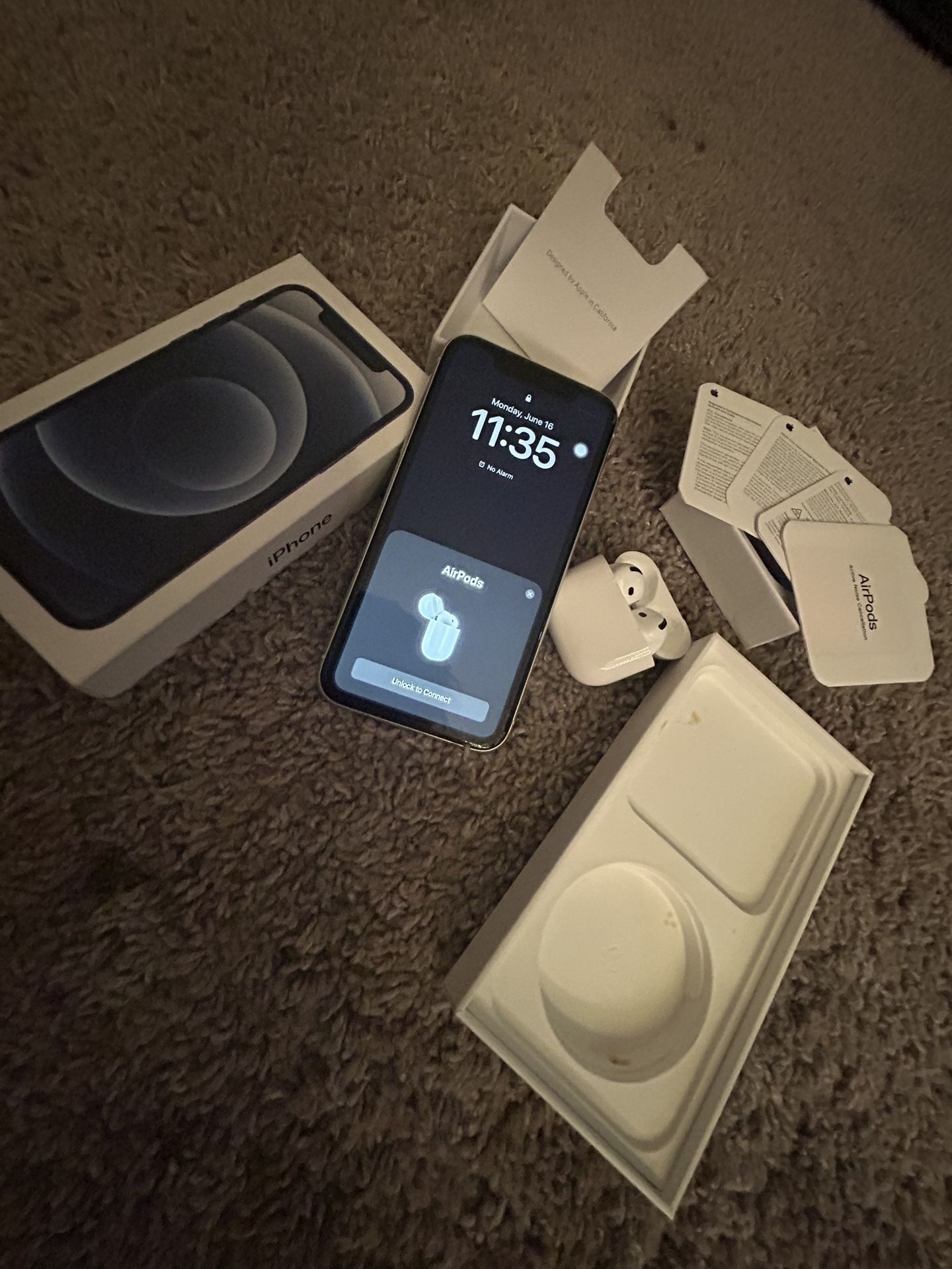 iPhone 11 64gb Carrier Unlocked + AirPods Gen 4 (ANC)