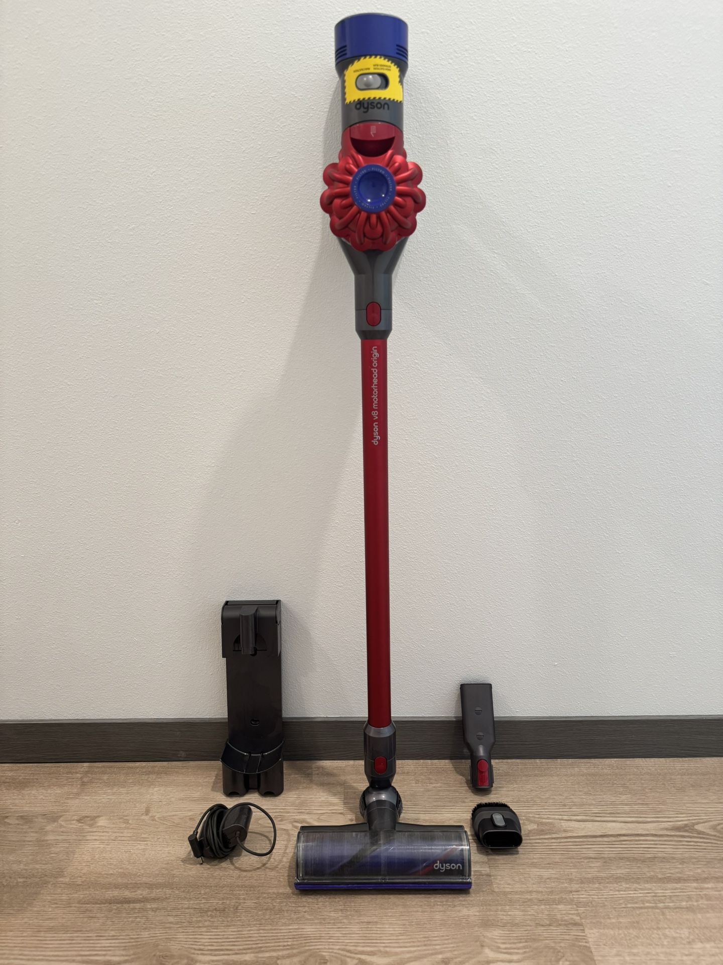 Dyson V8 Cordless Vacuum + Swiffer Wet Jet + Gain Liquid Solution + Multi-Surface Mopping Pads
