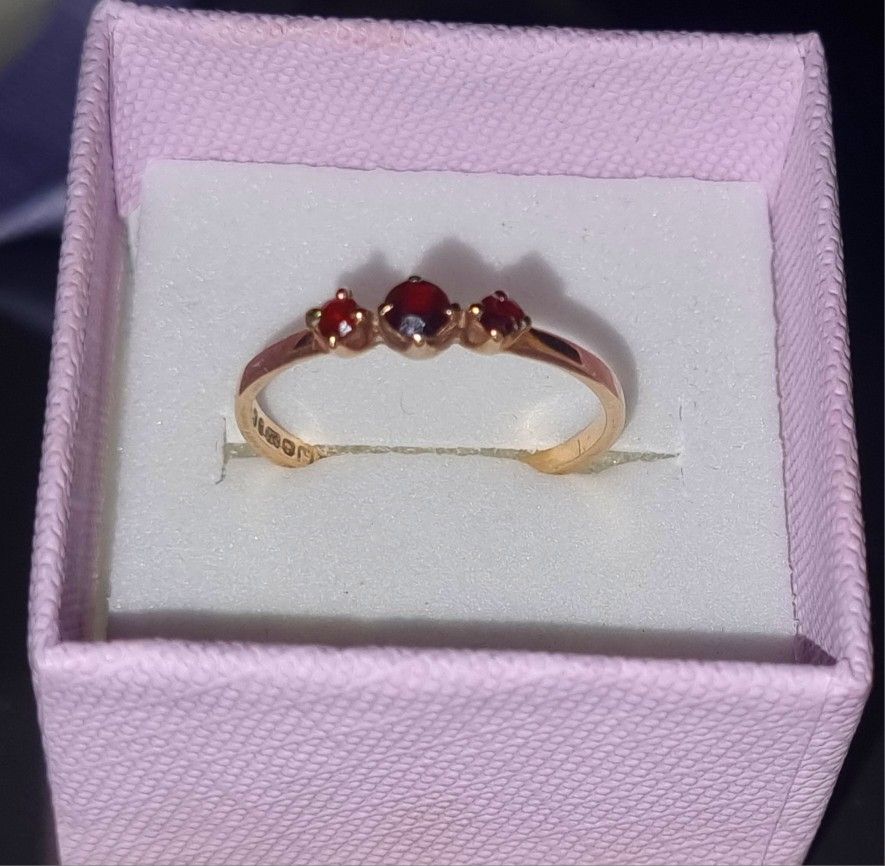 Vintage 9K Gold Garnet Ring – Size 8 – Stamped G&JT 375