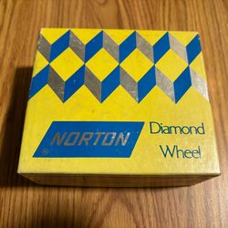 NORTON DIAMOND GRINDING WHEEL 1-1/2X1X5/8 1A1 NOS