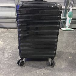iFLY Black Hardside Carry-On Suitcase – Spinner Wheels