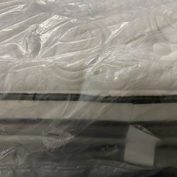 Super Thick, King-Size Pillow Top Plush Mattress 300. Must Go This Week. I Can Also Deliver.