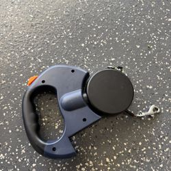 Dogleash retractable for two dogs