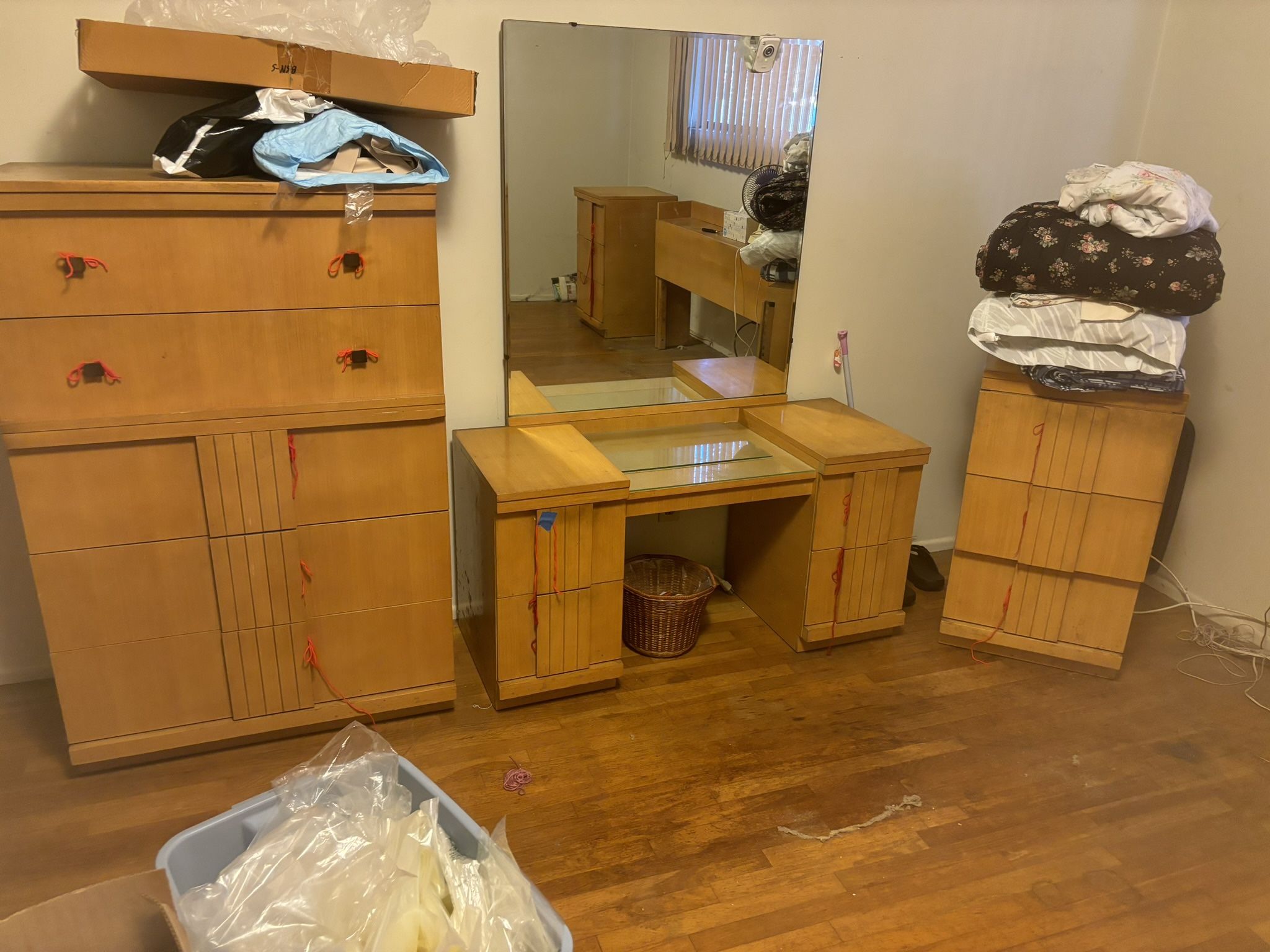Bedroom Furniture 50s Retro Vintage Style Dresser Night Stand Vanity