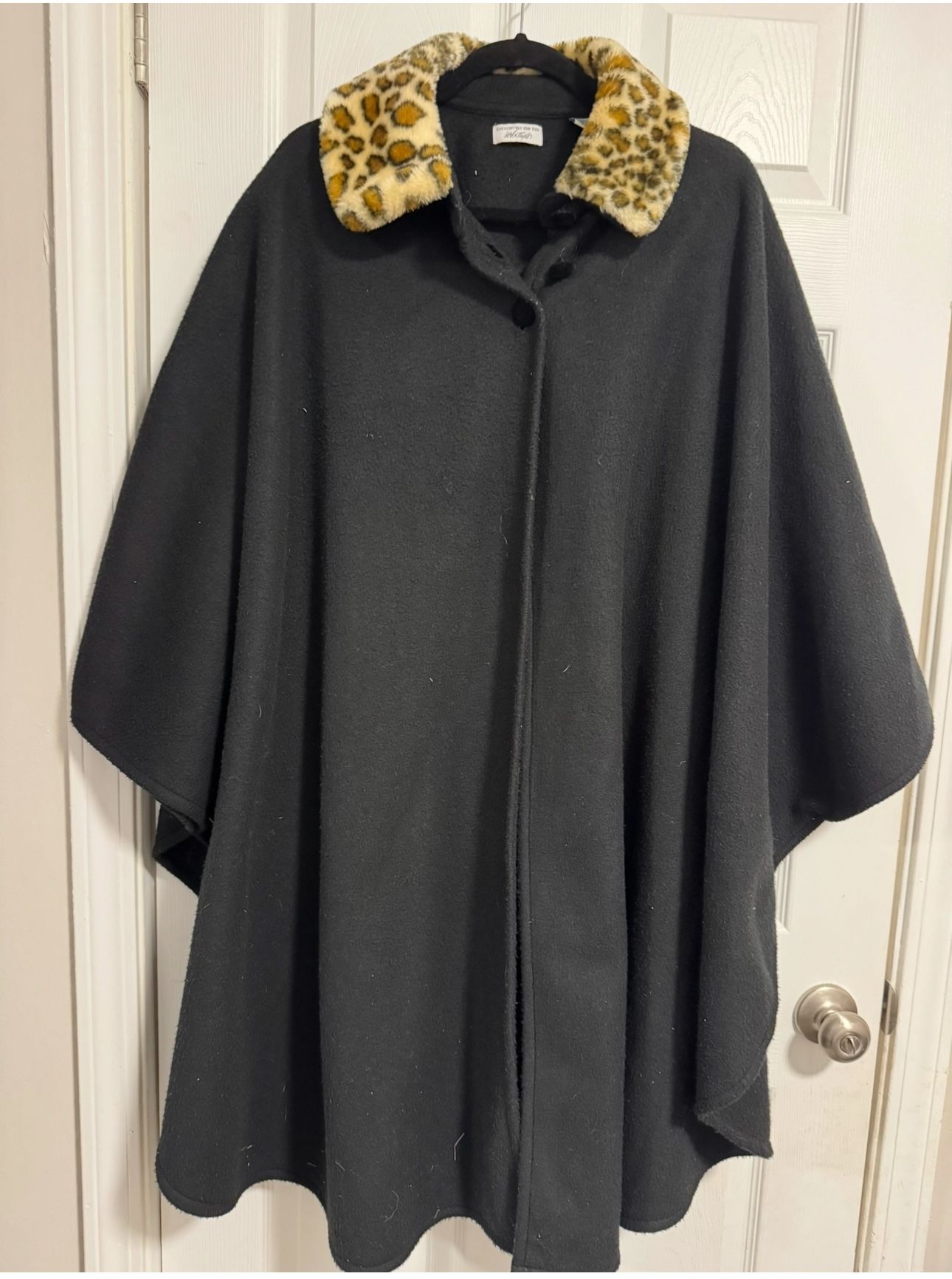 Vintage button Cape Poncho Coat Faux Fur Leopard Print Collar