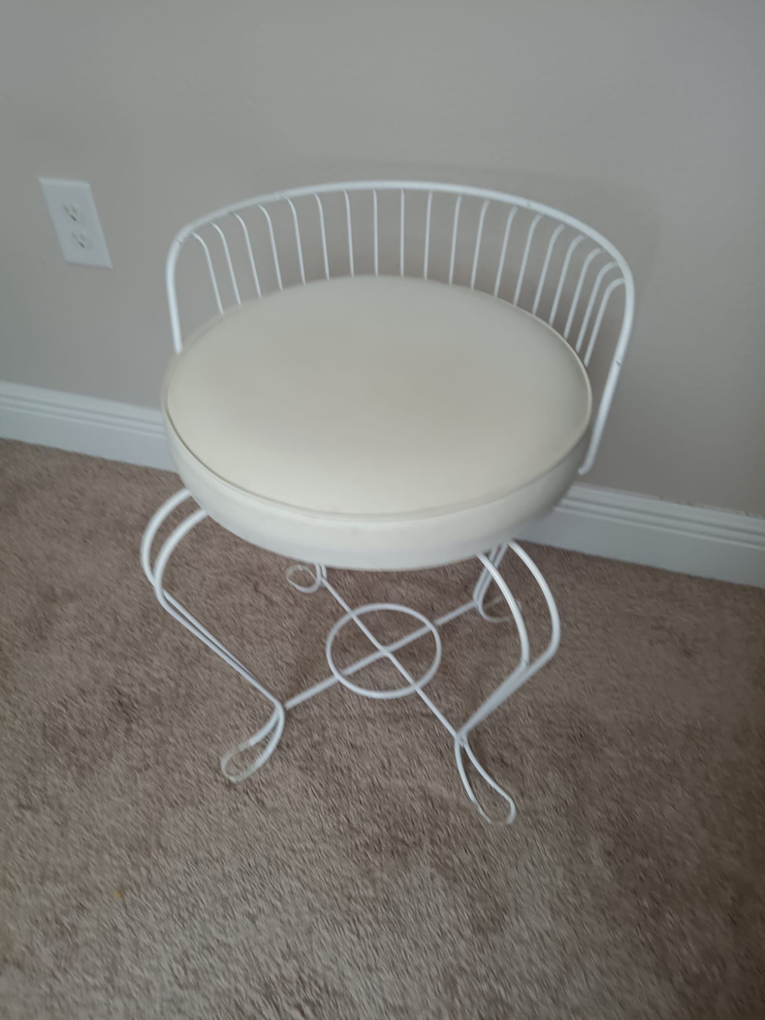 White Wrought Iron Metal Stool