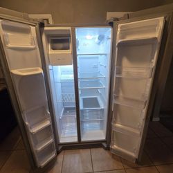 Refrigerator 
