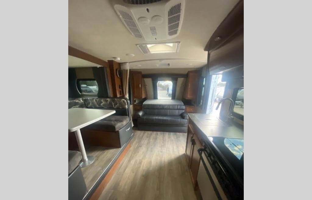 Lance 1985 Travel Trailer 2020